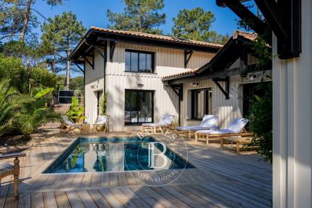 VILLA « BELLEROSE » EN PLEIN CENTRE DU CAP FERRET AVEC PISCINE – CAPACITÉ 12 PERSONNES