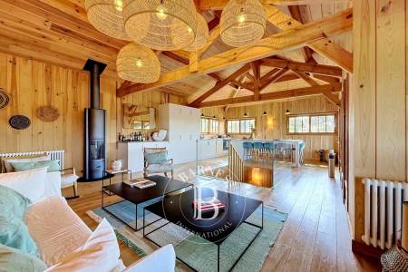 VILLA « CAPACABANA » AVEC PISCINE CHAUFFÉE ET JACUZZI SITUÉE DANS LES DUNES DE PIQUEY, SUR LA PRESQU’ÎLE DU CAP FERRET – CAPACITÉ 18 COUCHAGES