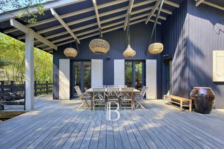 VILLA « OCÉANE » EN BOIS AVEC PISCINE ET ACCÈS PRIVÉ À L’OCÉAN, AU CAP FERRET – CAPACITÉ 14 PERSONNES