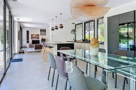 MAGNIFIQUE VILLA « L’OASIS » AVEC PISCINE EN PLEIN COEUR DU MOULLEAU À ARCACHON - CAPACITÉ 8 CONVIVES