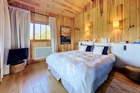 VILLA « CAPACABANA » AVEC PISCINE CHAUFFÉE ET JACUZZI SITUÉE DANS LES DUNES DE PIQUEY, SUR LA PRESQU’ÎLE DU CAP FERRET – CAPACITÉ 18 COUCHAGES
