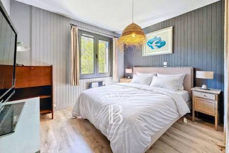 VILLA « OCÉANE » EN BOIS AVEC PISCINE ET ACCÈS PRIVÉ À L’OCÉAN, AU CAP FERRET – CAPACITÉ 14 PERSONNES