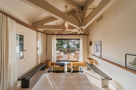 villa haut de gamme avec équipements modernes et services de conciergerie