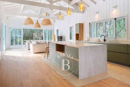 VILLA « CAP MOANA » AVEC PISCINE, AU CENTRE DU CAP FERRET – CAPACITÉ 11 PERSONNES