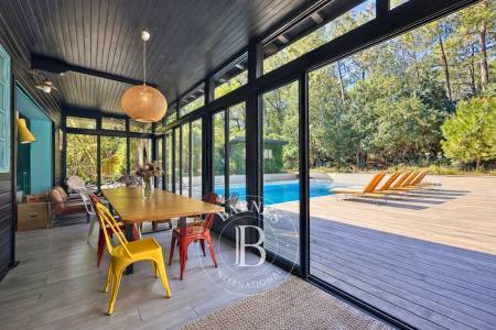 VILLA « OCÉANE » EN BOIS AVEC PISCINE ET ACCÈS PRIVÉ À L’OCÉAN, AU CAP FERRET – CAPACITÉ 14 PERSONNES