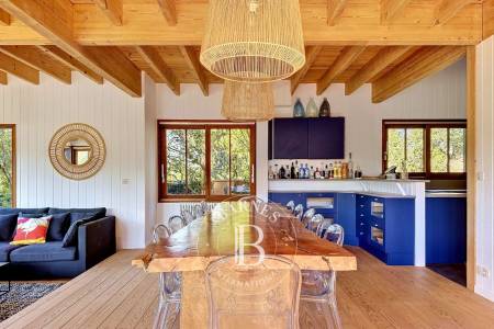 VILLA « CAPACABANA » AVEC PISCINE CHAUFFÉE ET JACUZZI SITUÉE DANS LES DUNES DE PIQUEY, SUR LA PRESQU’ÎLE DU CAP FERRET – CAPACITÉ 18 COUCHAGES
