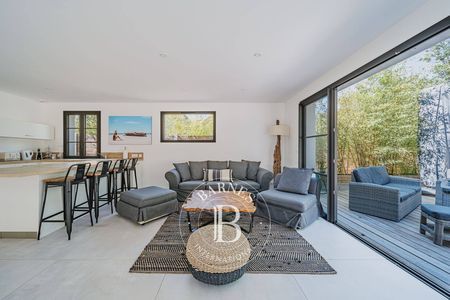 VILLA « LOHCA » À PROXIMITÉ DU GOLF D’ARCACHON, AVEC PISCINE, CAPACITÉ 10 PERSONNES