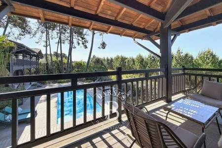 VILLA « CAPACABANA » AVEC PISCINE CHAUFFÉE ET JACUZZI SITUÉE DANS LES DUNES DE PIQUEY, SUR LA PRESQU’ÎLE DU CAP FERRET – CAPACITÉ 18 COUCHAGES