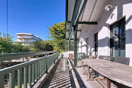 APPARTEMENT « LES GENÊTS » AVEC TERRASSE, À DEUX PAS DE LA PLAGE – CAPACITÉ 6 PERSONNES