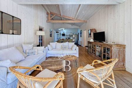 VILLA « LES SABLONS » AVEC PISCINE EN PLEIN CENTRE DU CAP FERRET, À PROXIMITÉ IMMÉDIATE DU MARCHÉ – CAPACITÉ 8 PERSONNES
