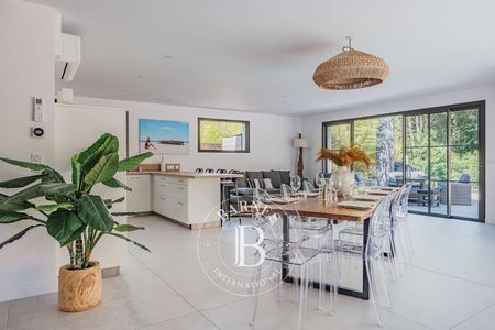 VILLA « LOHCA » À PROXIMITÉ DU GOLF D’ARCACHON, AVEC PISCINE, CAPACITÉ 10 PERSONNES