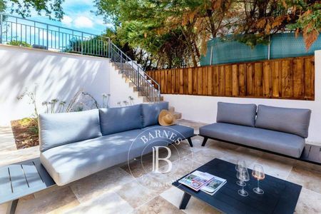 Salon spacieux avec accès terrasse et vue sur le Bassin, villa au Pyla-sur-Mer