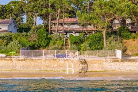 SPLENDIDE « VILLA PERLA » SITUÉE EN PREMIÈRE LIGNE AU PYLA-SUR-MER, AVEC PISCINE, SALLES DE CINÉMA ET SPORT - CAPACITÉ 18 PERSONNES