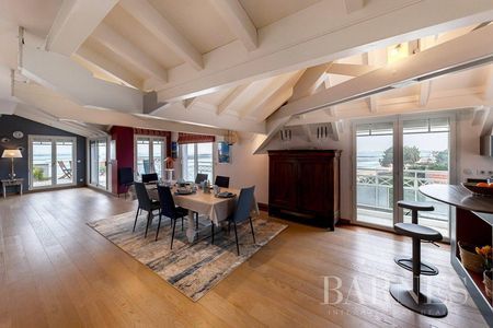 A LOUER APPARTEMENT DE 3 CHAMBRES AVEC VUE SUR LE PORT D'ARCACHON HAUT DE GAMME