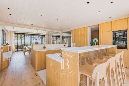 SPLENDIDE « VILLA PERLA » SITUÉE EN PREMIÈRE LIGNE AU PYLA-SUR-MER, AVEC PISCINE, SALLES DE CINÉMA ET SPORT - CAPACITÉ 18 PERSONNES