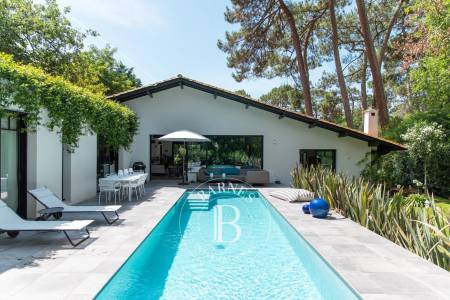 « VILLA BLUE » DE PLAIN-PIED AVEC PISCINE CHAUFFÉE, PROCHE PLAGE AU PYLA-SUR-MER – CAPACITÉ 8 PERSONNES