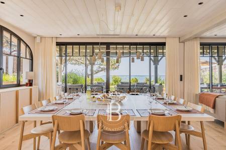 SPLENDIDE « VILLA PERLA » SITUÉE EN PREMIÈRE LIGNE AU PYLA-SUR-MER, AVEC PISCINE, SALLES DE CINÉMA ET SPORT - CAPACITÉ 18 PERSONNES