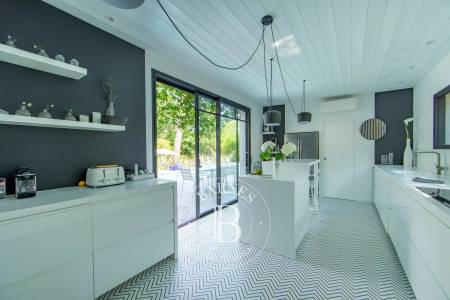 « VILLA BLUE » DE PLAIN-PIED AVEC PISCINE CHAUFFÉE, PROCHE PLAGE AU PYLA-SUR-MER – CAPACITÉ 8 PERSONNES