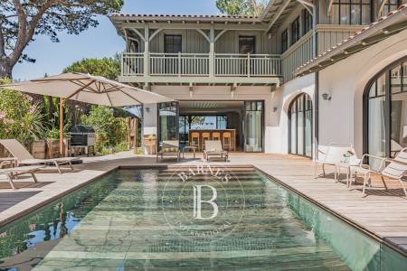 SPLENDIDE « VILLA PERLA » SITUÉE EN PREMIÈRE LIGNE AU PYLA-SUR-MER, AVEC PISCINE, SALLES DE CINÉMA ET SPORT - CAPACITÉ 18 PERSONNES
