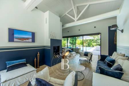 « VILLA BLUE » DE PLAIN-PIED AVEC PISCINE CHAUFFÉE, PROCHE PLAGE AU PYLA-SUR-MER – CAPACITÉ 8 PERSONNES