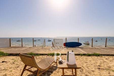 SPLENDIDE « VILLA PERLA » SITUÉE EN PREMIÈRE LIGNE AU PYLA-SUR-MER, AVEC PISCINE, SALLES DE CINÉMA ET SPORT - CAPACITÉ 18 PERSONNES