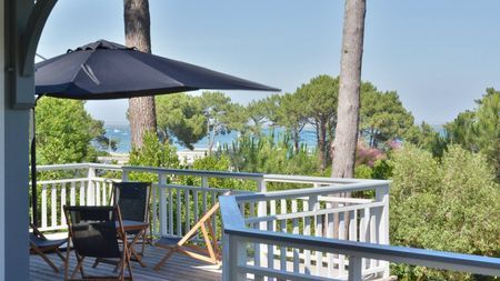 À LOUER VILLA AVEC VUE BASSIN ET PISCINE