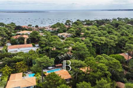 VILLA « LES CANETONS » AVEC PISCINE CHAUFFÉE ET JARDIN DANS LE VILLAGE DU CANON, SUR LA PRESQU’ÎLE DU CAP FERRET – CAPACITÉ 8 PERSONNES
