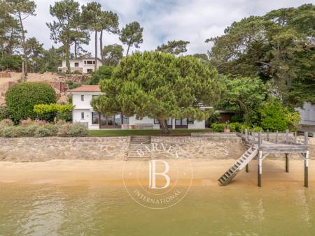VILLA « L’ESCARBILLE » EN PREMIÈRE LIGNE AVEC PONTON PRIVATIF AU CANON – CAPACITÉ 12 PERSONNES
