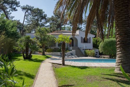 LOCATION VILLA MIREIO AVEC PISCINE POUR 8 PERSONNES PROCHE DE LA PLAGE AU CENTRE DU CAP FERRET