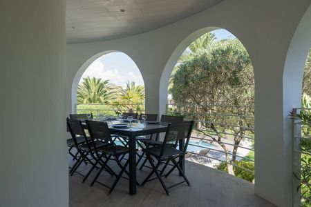 LOCATION VILLA MIREIO AVEC PISCINE POUR 8 PERSONNES PROCHE DE LA PLAGE AU CENTRE DU CAP FERRET