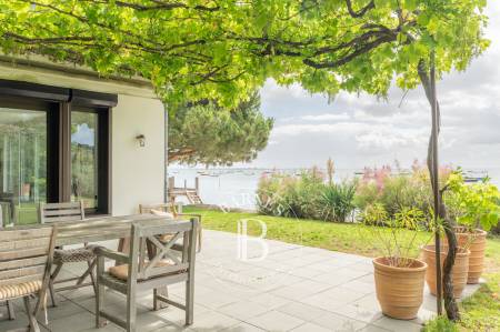 VILLA « L’ESCARBILLE » EN PREMIÈRE LIGNE AVEC PONTON PRIVATIF AU CANON – CAPACITÉ 12 PERSONNES