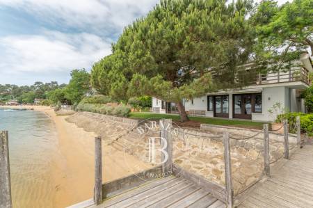 VILLA « L’ESCARBILLE » EN PREMIÈRE LIGNE AVEC PONTON PRIVATIF AU CANON – CAPACITÉ 12 PERSONNES