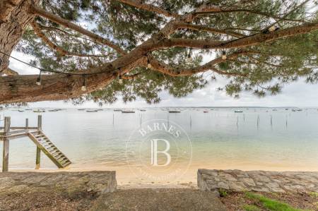 VILLA « L’ESCARBILLE » EN PREMIÈRE LIGNE AVEC PONTON PRIVATIF AU CANON – CAPACITÉ 12 PERSONNES