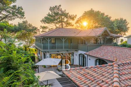 SPLENDIDE « VILLA PERLA » SITUÉE EN PREMIÈRE LIGNE AU PYLA-SUR-MER, AVEC PISCINE, SALLES DE CINÉMA ET SPORT - CAPACITÉ 18 PERSONNES