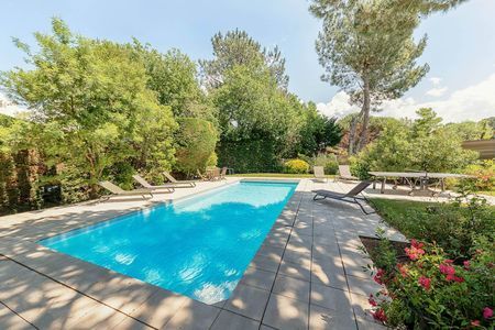 VILLA A LOUER AVEC PISCINE AU PYLA SUR MER AVEC 5 CHAMBRES PROCHE DES PLAGES