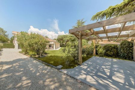 VILLA AVEC GRANDE PISCINE AU PYLA SUR MER A LOUER