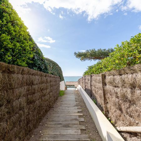 LOCATION VILLA AVEC PISCINE ET PERRÉ PRIVÉ POUR 8 PERSONNES