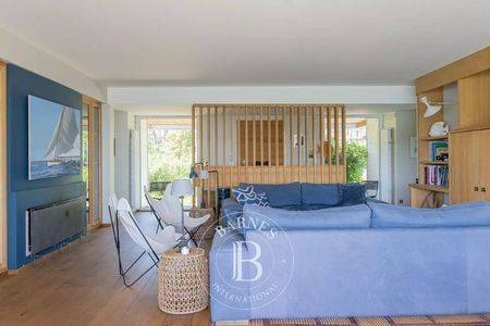 LOCATION VILLA BLANCHE, EN PREMIÈRE LIGNE POUR 8 PERSONNES AVEC JACUZZI AU VILLAGE DE PIRAILLAN, CAP FERRET