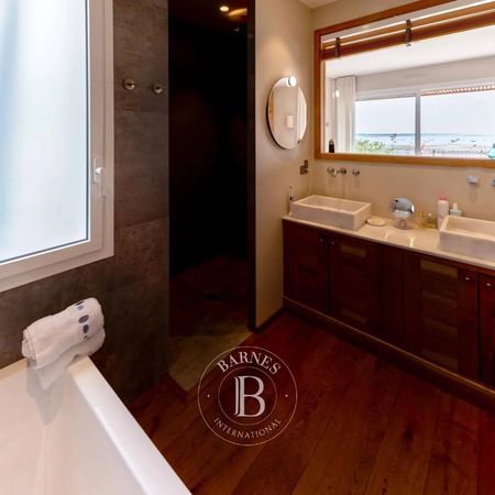 LOCATION VILLA BLANCHE, EN PREMIÈRE LIGNE POUR 8 PERSONNES AVEC JACUZZI AU VILLAGE DE PIRAILLAN, CAP FERRET