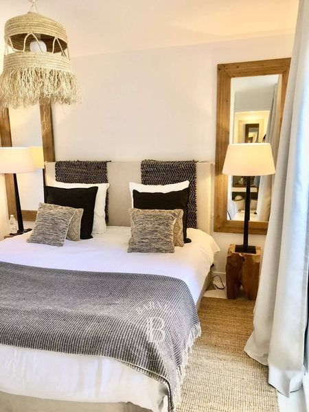 VILLA « BIANCA » AVEC PISCINE CHAUFFÉE ET VUE SUR LE BASSIN SITUÉE DANS LE VILLAGE DU CANON SUR LA PRESQU’ÎLE DU CAP FERRET – CAPACITÉ 10 PERSONNES