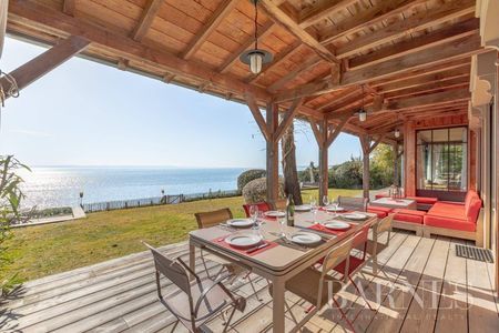 A LOUER VILLA FAMILILAE DE 6 CHMABRES AU CAP FERRET