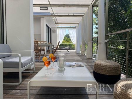 Villa de vacances au bord de l'eau avec piscine pour 10 personnes