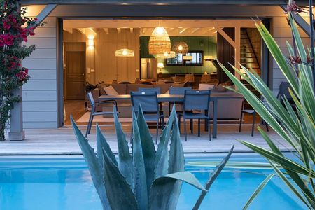 VILLA EN LOCATION SUR LE CAP FERRET AVEC 5 CHAMBRES ET PISCINE