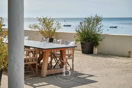 VILLA AVEC PISCINE ET VUE PYLA