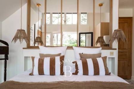 VILLA « AGAPANTHES » SITUÉE AU CENTRE DU CAP FERRET, AVEC PISCINE CHAUFFÉE ET BOULODROMME – CAPACITÉ 8 À 10 PERSONNES