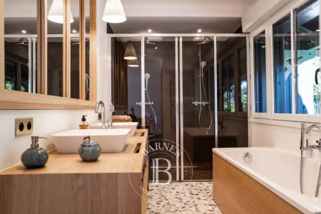 VILLA « AGAPANTHES » SITUÉE AU CENTRE DU CAP FERRET, AVEC PISCINE CHAUFFÉE ET BOULODROMME – CAPACITÉ 8 À 10 PERSONNES