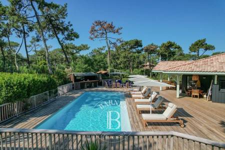 VILLA « AGAPANTHES » SITUÉE AU CENTRE DU CAP FERRET, AVEC PISCINE CHAUFFÉE ET BOULODROMME – CAPACITÉ 8 À 10 PERSONNES
