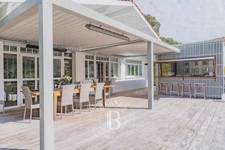 VILLA « CALYPSO » PROCHE DE LA PLAGE DES AMÉRICAINS AU CAP FERRET, AVEC PISCINE CHAUFFÉE ET CUISINE D’ÉTÉ – CAPACITÉ 12 PERSONNES