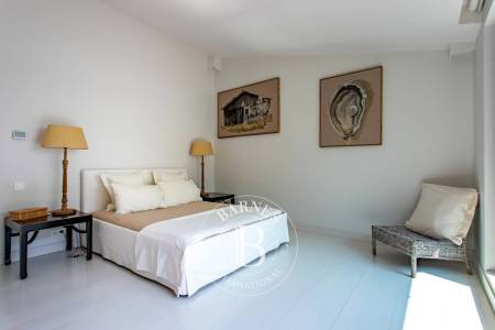 EXCEPTIONNELLE VILLA « SEIDON » EN PREMIÈRE LIGNE, AVEC VUE PANORAMIQUE BASSIN, DANS LE VILLAGE DE LA VIGNE (PRESQU’ÎLE DU CAP FERRET) - CAPACITÉ 12 PERSONNES