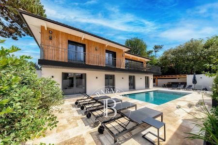 Villa de prestige avec vue panoramique sur le Bassin d’Arcachon au Pyla-sur-Mer